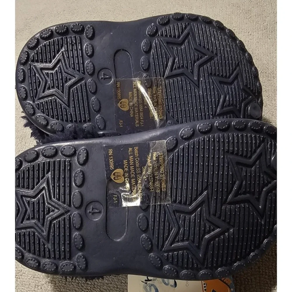 Boy's Faux Fur Lined Clogs With Dinosaur Attachement Size 4 NWT Stepping Stone